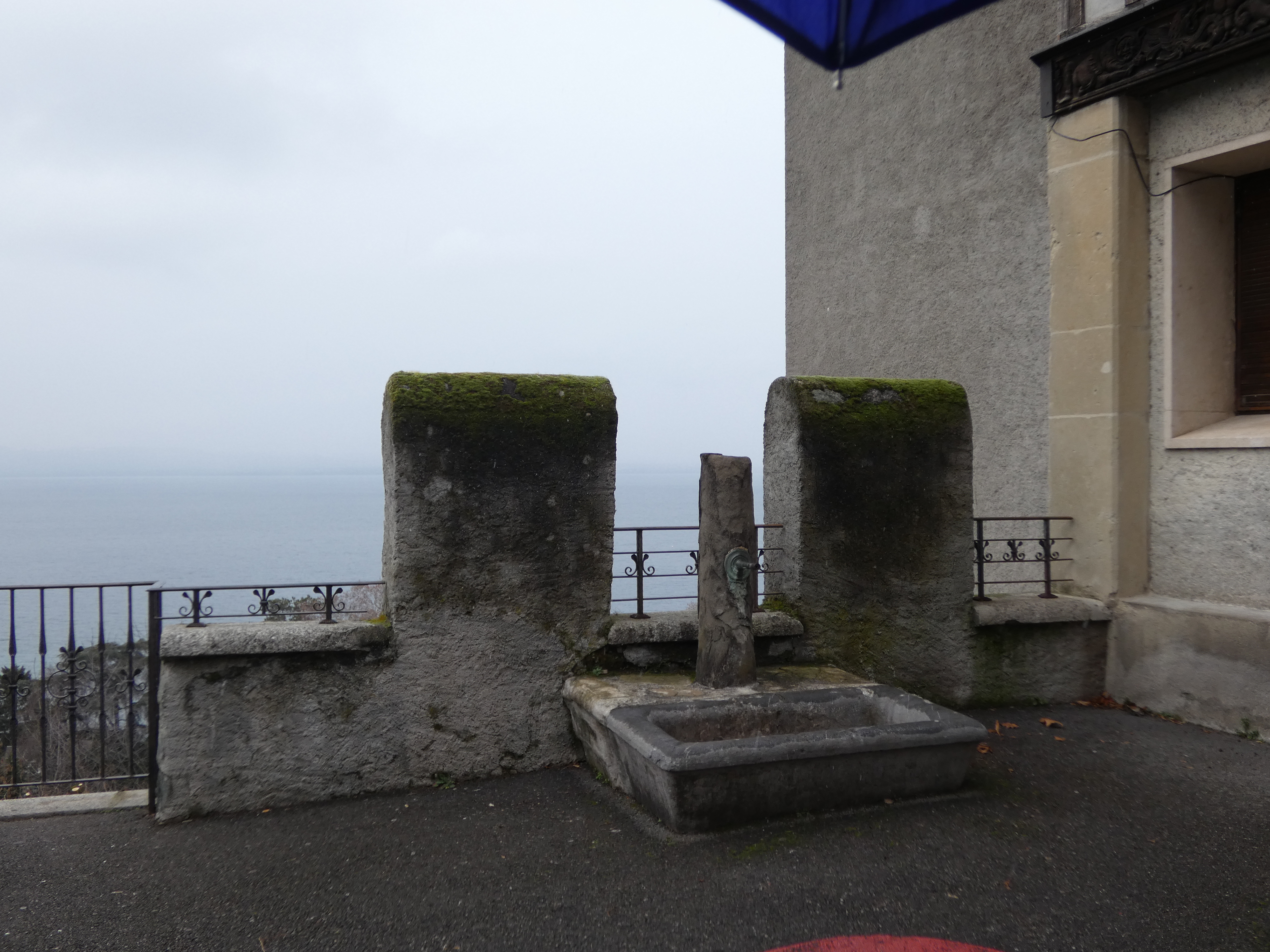 Tour carrée médiévale du Château de Bellegarde gardant la porte des Lombards dernier vestige des fortifications de Thonon-les-Bains Haute-Savoie