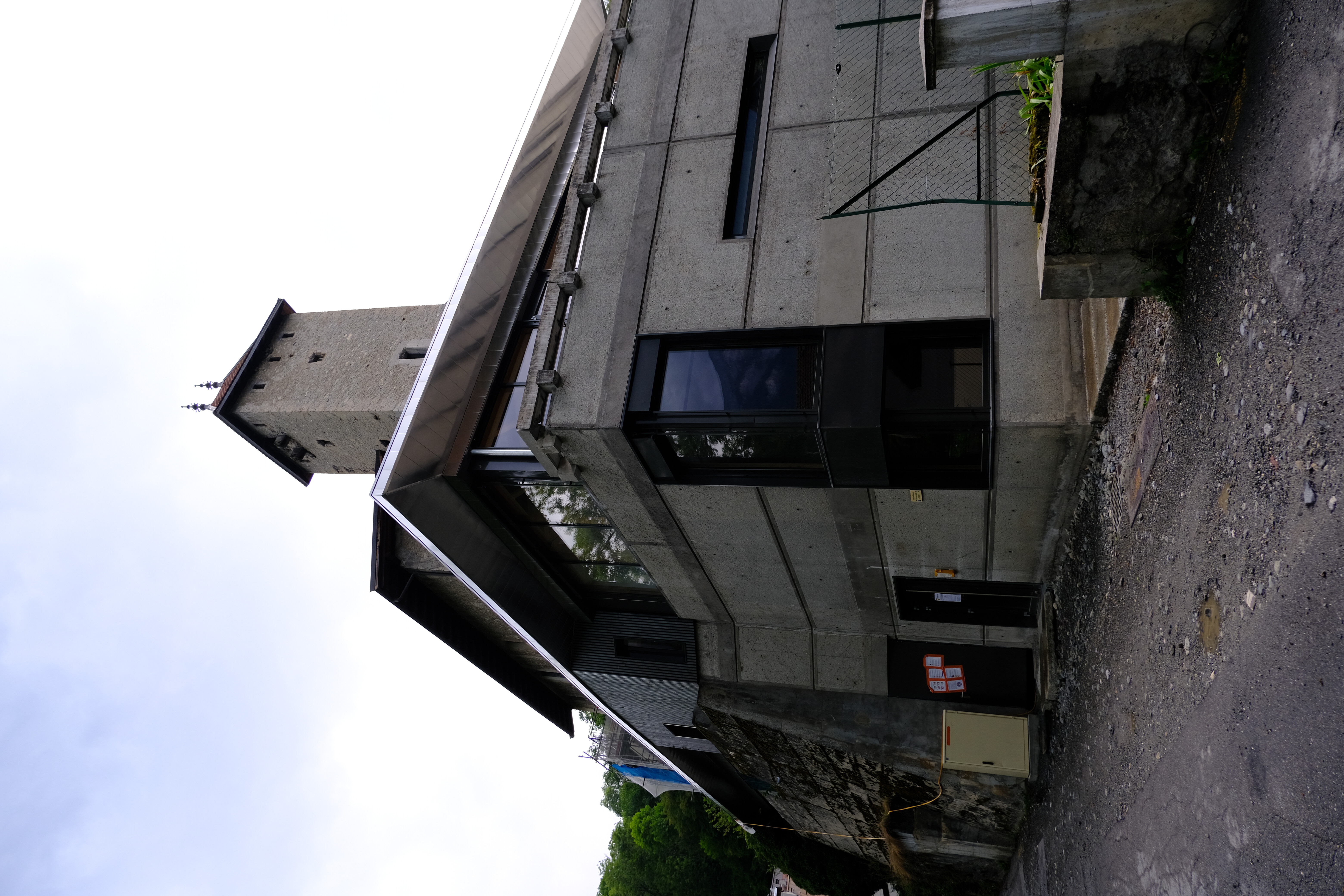 Façade médiévale du Château des Rubins maison forte XIVe siècle de Sallanches rénovée 2019-2021 abritant l'Observatoire des Alpes Haute-Savoie