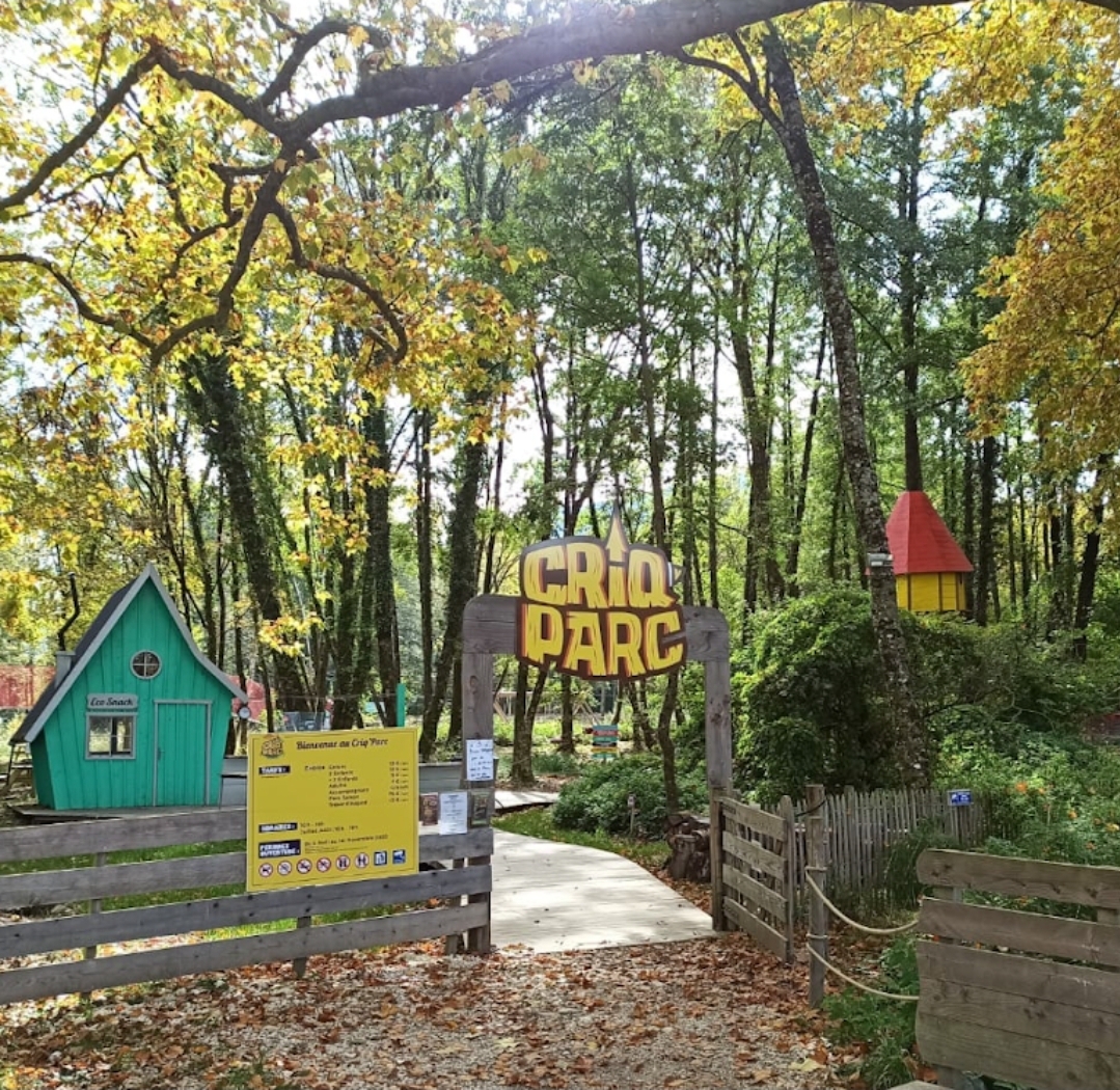 Parc de jeux dans les arbres pour les 3 à 12 ans, sur les rives du lac d'Annecy à Saint-Jorioz.