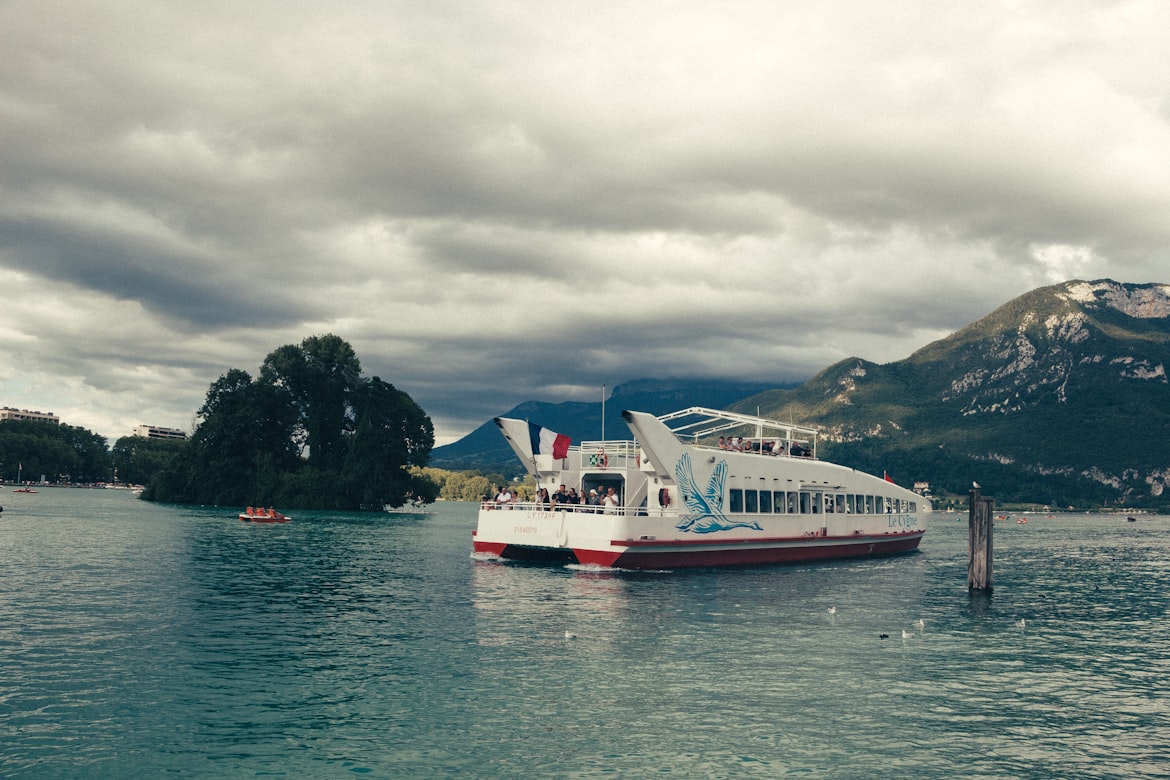Croisière passagers - flotte 5 bateaux 100% électrique-hybride Compagnie des Bateaux du Lac d'Annecy à Annecy Haute-Savoie 74