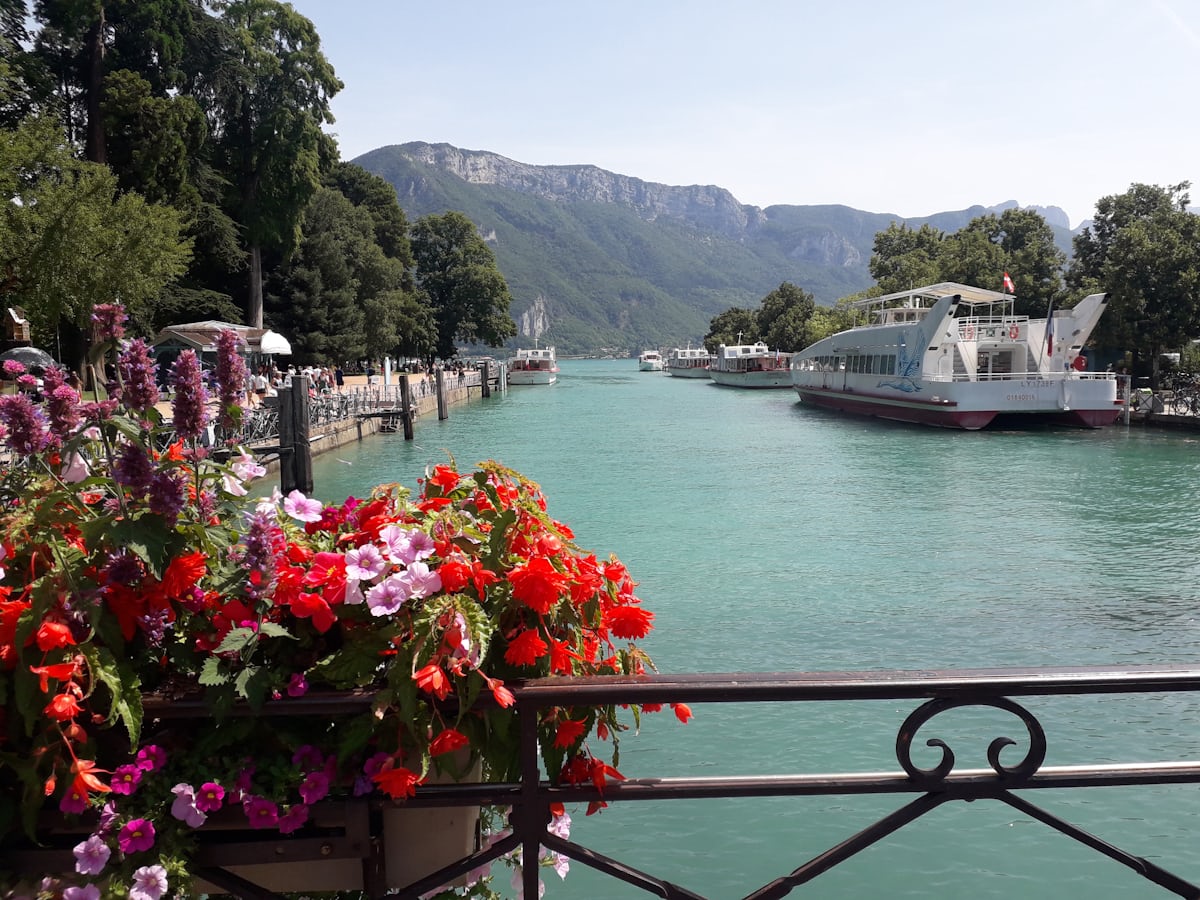 Croisière passagers Léman - ligne N1 Lausanne-Évian CGN escale Évian à Évian-les-Bains Haute-Savoie 74