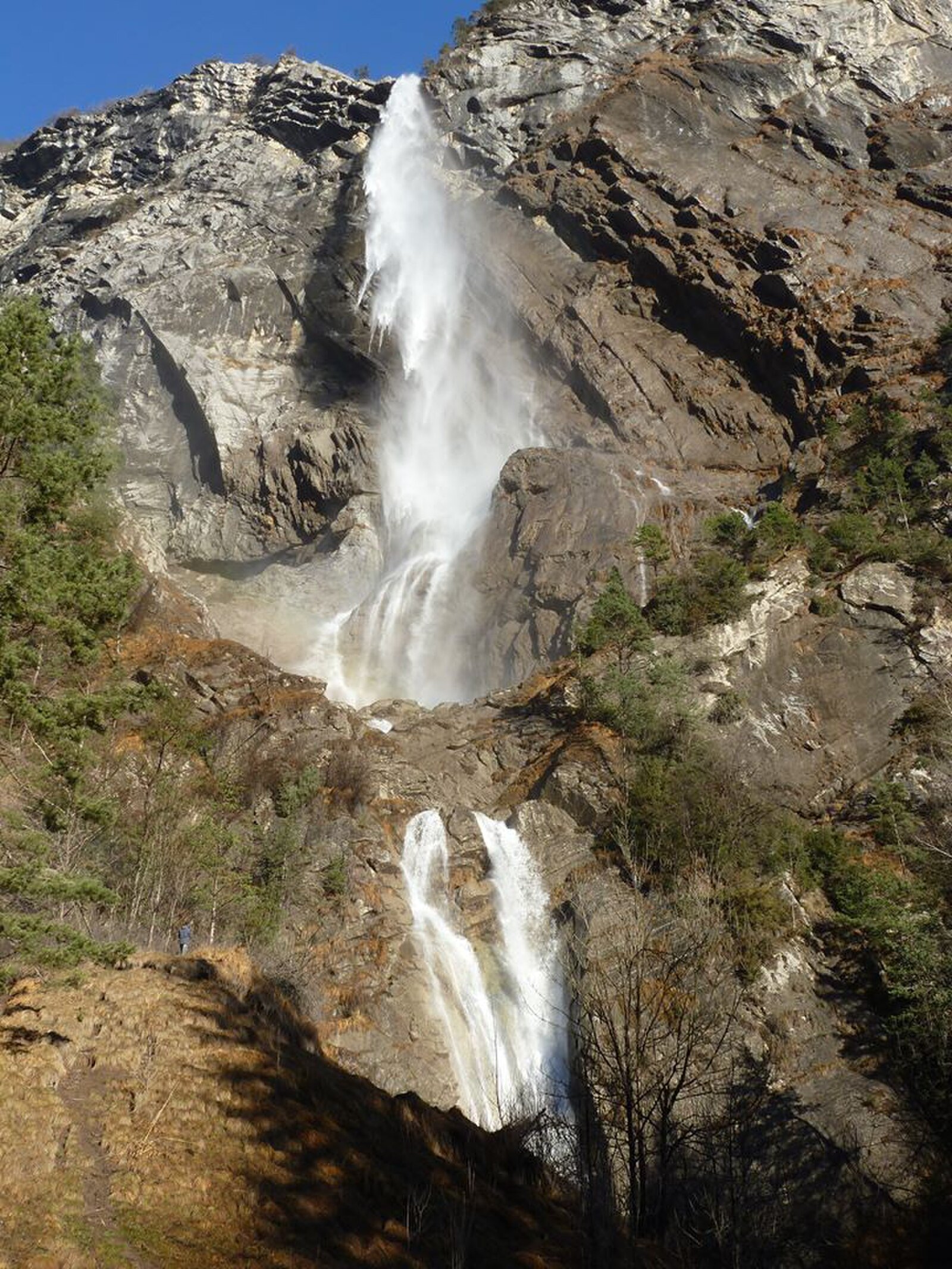 Cascade de l'Arpenaz, 270-meter waterfall on limestone cliff, Sallanches, Haute-Savoie
