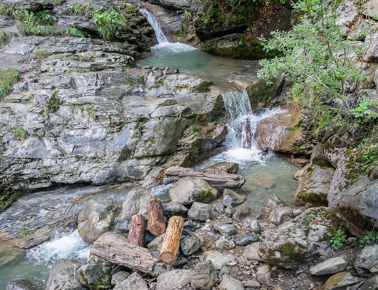 Cascade de Nyon in zijn kloof, Morzine, Haute-Savoie, plek voor canyoning en wandelen