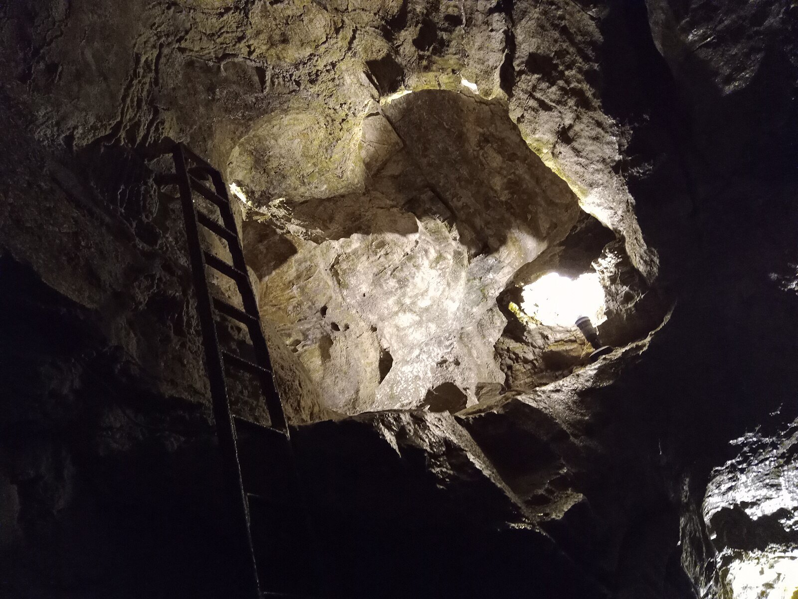 Grotta de Seythenex, galería subterránea con formación geológica en piedra caliza, Macizo de los Bauges, Alta Saboya