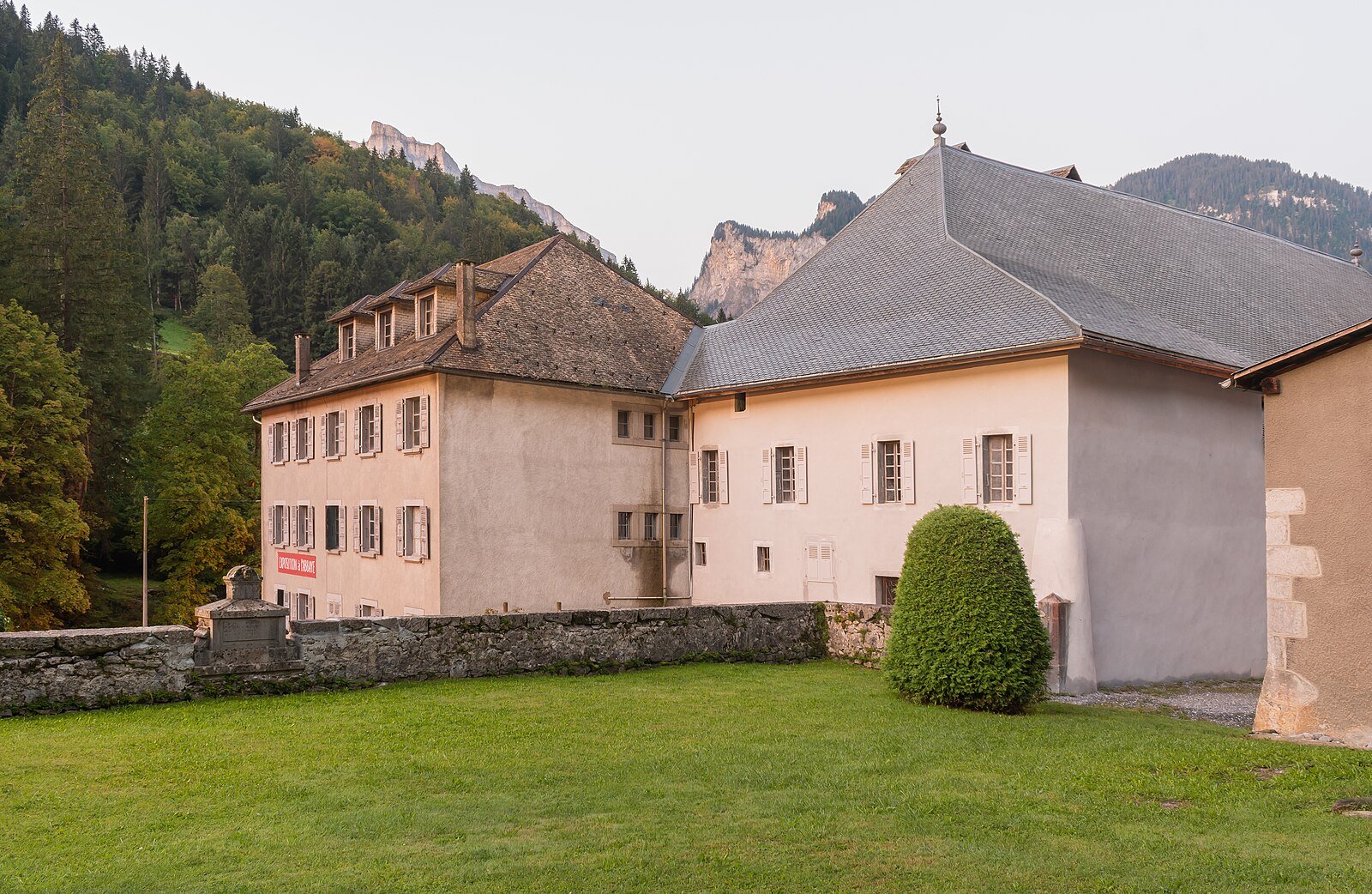 Abdij van Sixt en haar abdijkerk uit de 13e eeuw, Sixt-Fer-à-Cheval, Haute-Savoie