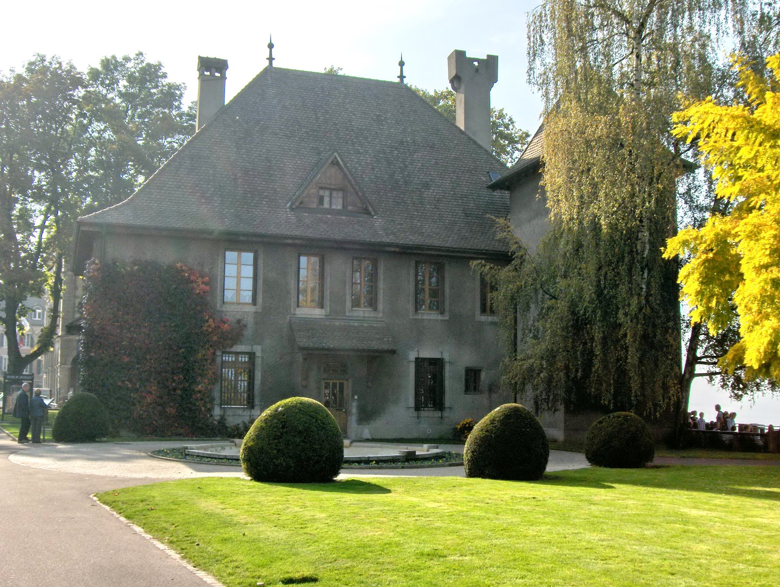 Château de Sonnaz au cœur de Thonon-les-Bains, abritant le Musée du Chablais et l'Office de Tourisme, vue sur le lac Léman, Haute-Savoie