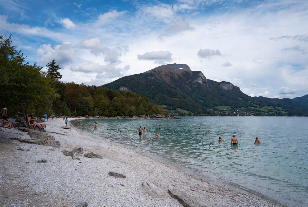 Spiaggia 3,5 ha con vasca olimpica 50 m e scivolo 160 m: Plage du Centre Nautique d'Évian a Évian-les-Bains sul Lago di Ginevra, Alta Savoia 74