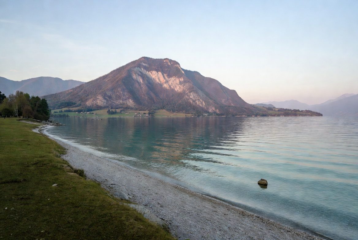 400 m Rasenstrand auf der Halbinsel gegenüber Nyon: Plage de Messery am Genfersee, Haute-Savoie 74