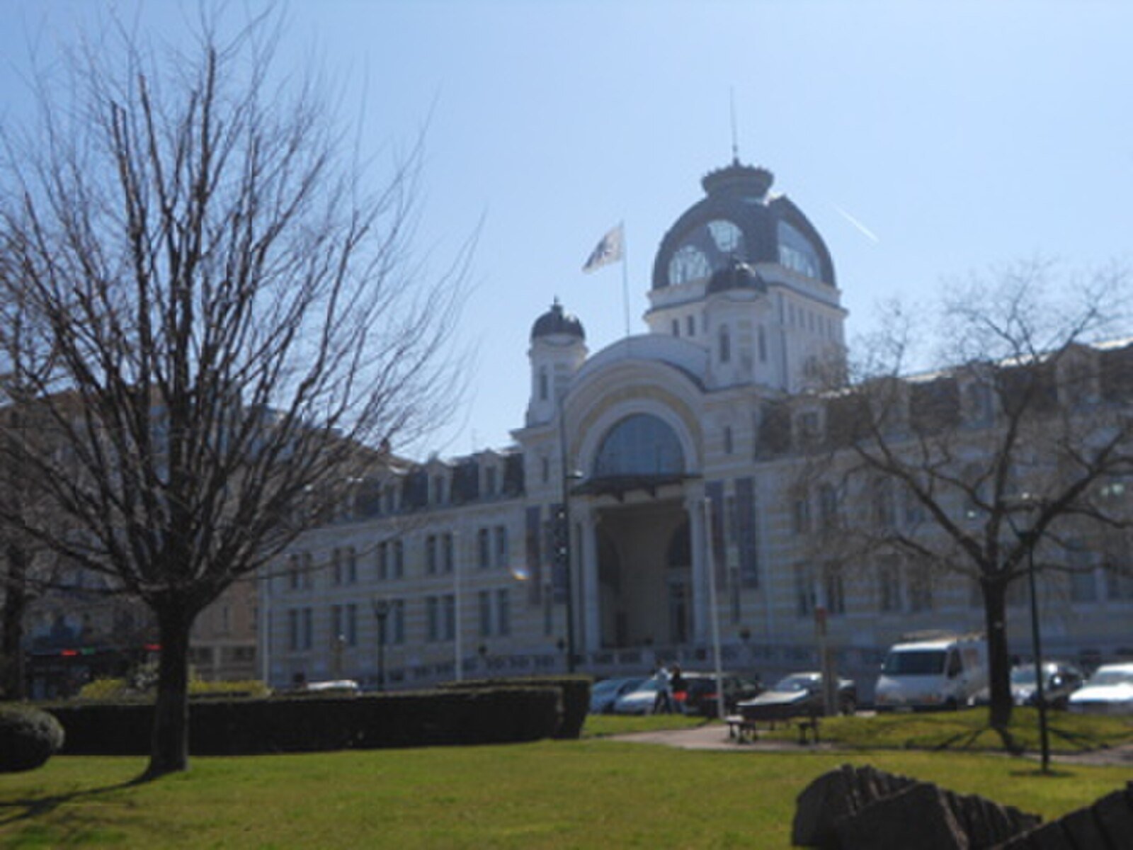 Façade Belle Époque du Palais Lumière avec son dôme restauré, quai Charles-Albert Besson, Évian-les-Bains, Haute-Savoie