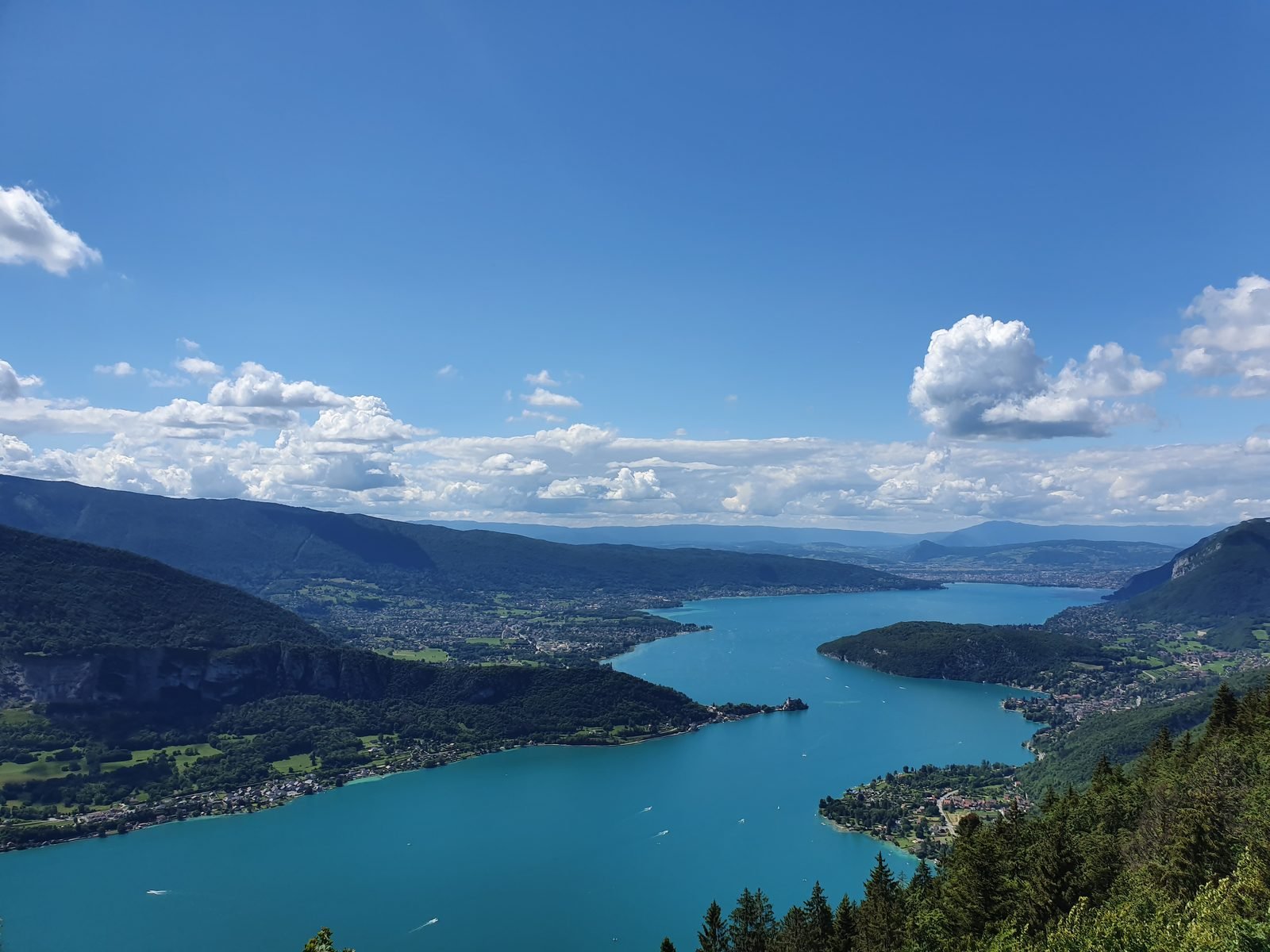 Le Lac d'Annecy et la presqu'île de Duingt depuis le Col de la Forclaz