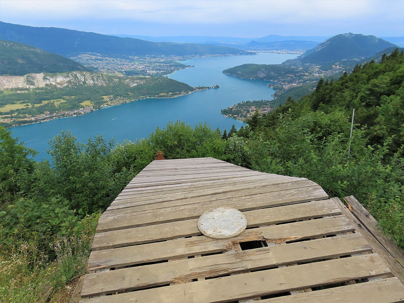 Col de la Forclaz op 1.147 m, panoramisch balkon over het meer van Annecy vanaf Talloires-Montmin