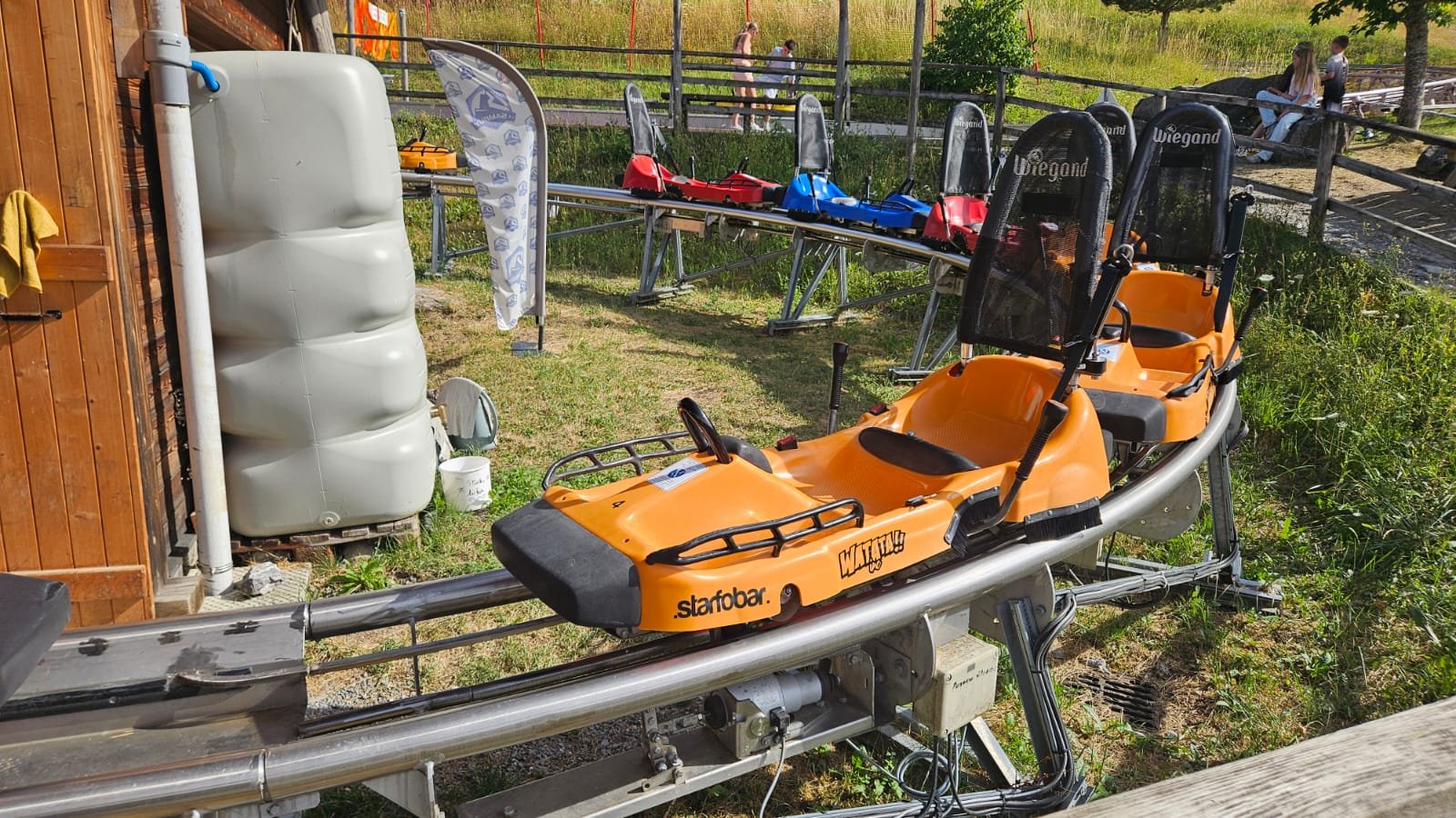 Les chariots de la luge sur rails de La Sambuy au départ, Seythenex