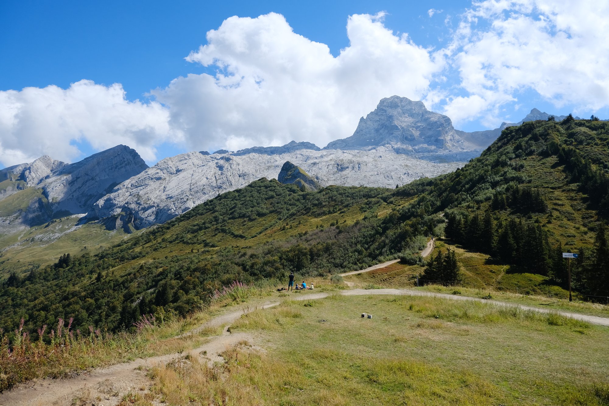 Sentier géologique de la Pointe Percée dans les Aravis depuis le col des Annes, Le Grand-Bornand
