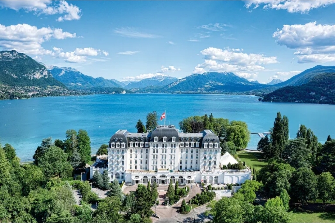 Spielcasino + 5*-Hotel + Restaurant – Casino Impérial Palace Annecy in Annecy, Haute-Savoie 74